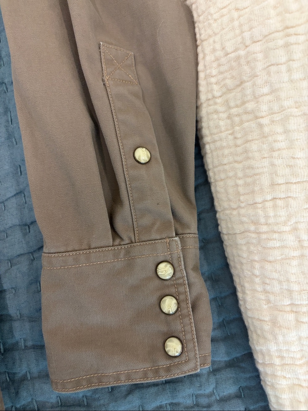 Mens Western Cowboy Denim Long Sleeve Western Snap-Front Shirt in Light Brown - Picture 4 of 8